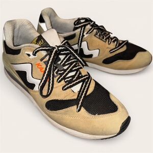 Karhu Synchron Classic Marzipan/Jet Black sneaker. Mens Sz 10